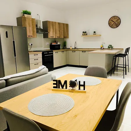 アパート Lovely Modern One Bedroom メーリッハ