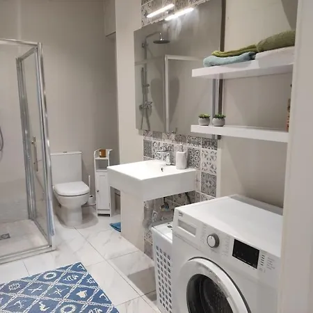 アパート Lovely Modern One Bedroom メーリッハ